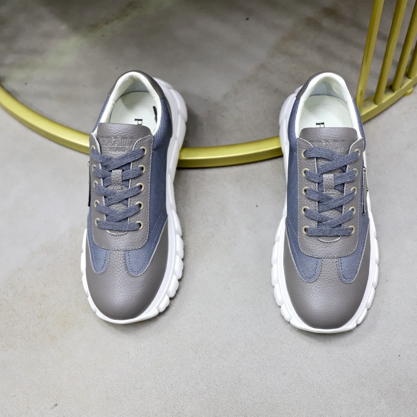 Ex-factory price: 700💰Top original order Brand: PRADA (Prada) Standard code: Men's size 38/44 (45 can be customized) Grade: Same as the official website Material: Original cowhide stitching, cowhide lining, original combination two-color wear-resistant soft outsole Style category: casual sports version, young fashion, European and American trend, British style Color: actual picture color